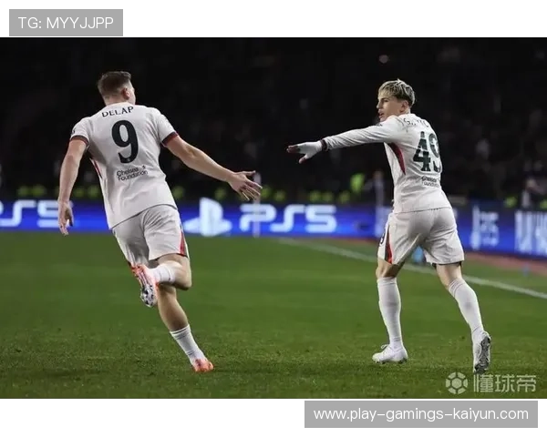 切尔西替补后卫迅速调整防线化解险情——场上冷静的临场指挥与团队呵护