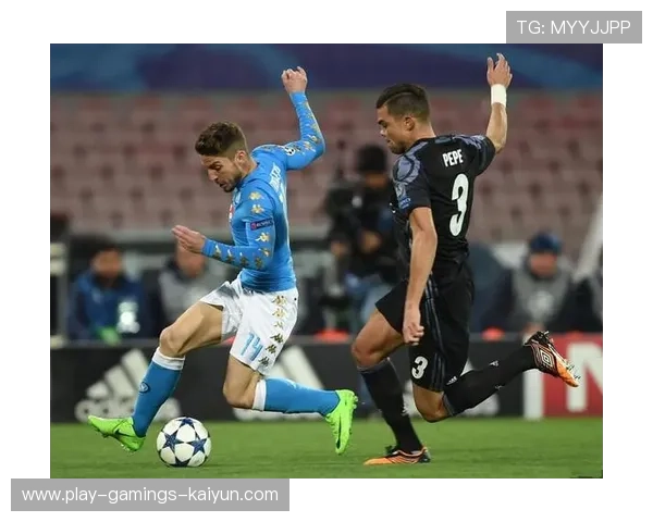 那不勒斯在边路与中路交替推进,前场选择更加多元