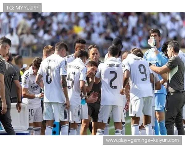 皇马中场插上远射，弧线破网点燃看台——一场令人热血沸腾的经典之战