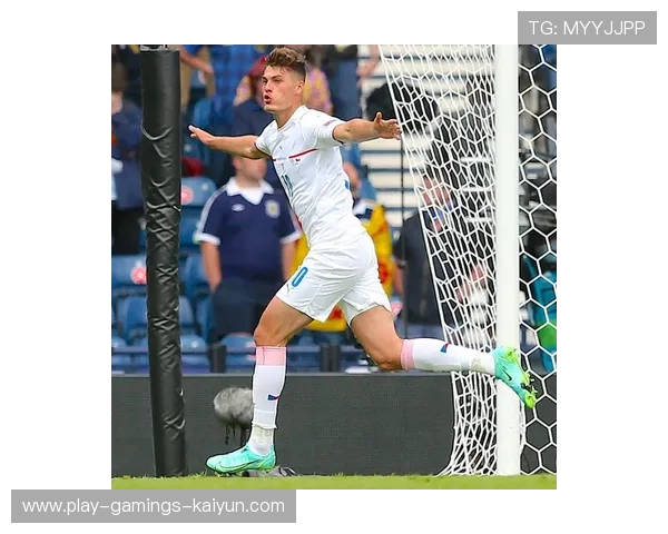 萨卡不停球抽射破门，阿森纳领先瞬间点燃现场